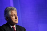 Na Clintona se valí další obvinění: Air F*ck One a sexuální obtěžování 4 dívek