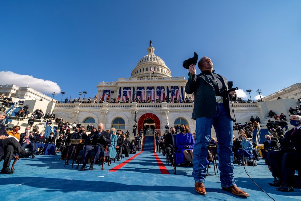 Republikán Garth Brooks zazpíval pro Joea Bidena