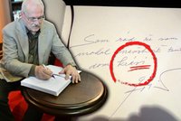 Nejhloupější slovenská celebrita prezident Gašparovič: Do knihy návštěv napsal hrubku!