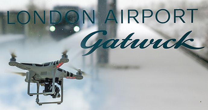 Letiště Gatwick přerušilo provoz kvůli neznámým dronům