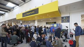 Letiště Gatwick znovu uzavřela obava z dronu