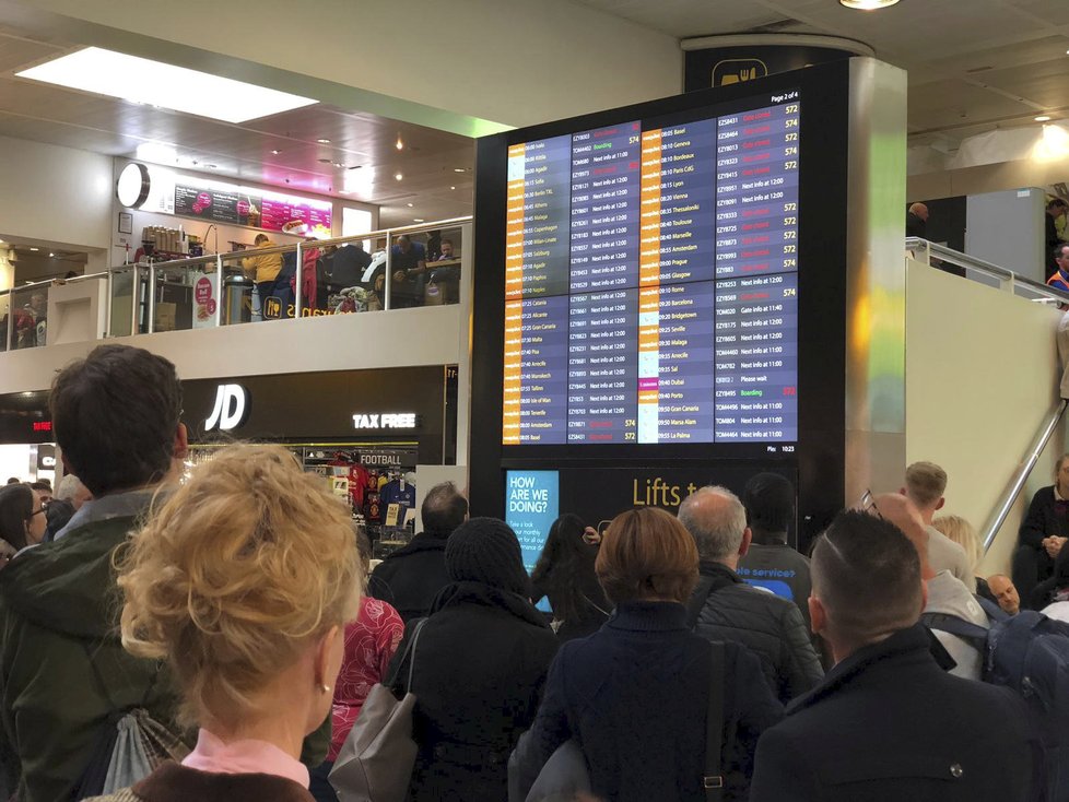 Provoz na letišti Gatwick u Londýna znovu narušily drony