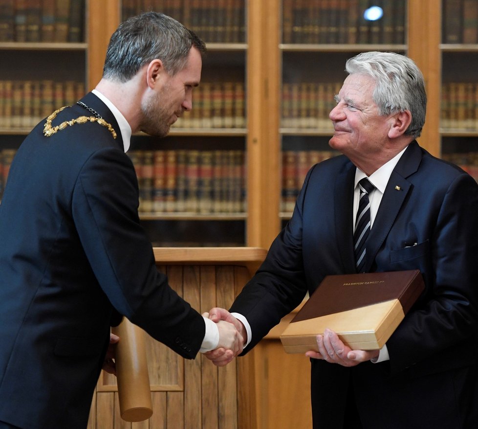 Německý exprezident Joachim Gauck obdržel cenu Karla IV. od Univerzity Karlovy a Prahy (21. 1. 2019).