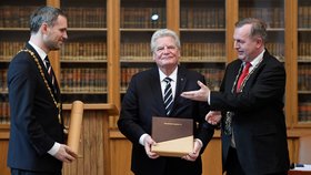 Německý exprezident Joachim Gauck obdržel cenu Karla IV. od Univerzity Karlovy a Prahy (21. 1. 2019).