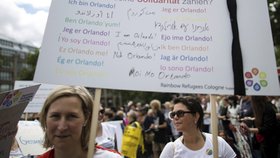 Skoro milion lidí se zúčastnil pochodu homosexuálů v Kolíně, v Kanadě šel v čele premiér.
