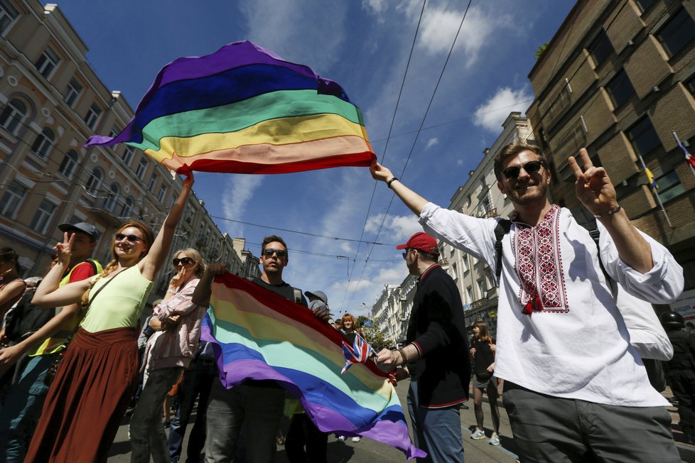 Papež František si myslí, že by církev měla požádat homosexuály o odpuštění.