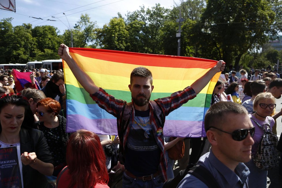 Kyjevem prošlo přes 1500 homosexuálů, hlídala je policie.