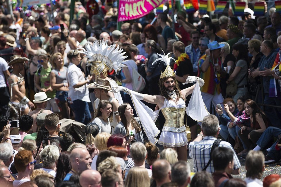 Gay Pride v německém Kolíně se zúčastnilo 950 tisíc lidí.