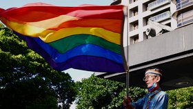 Gay Pride pochodu v tchajwanské metropoli Tchaj-pej se zúčastnilo kolem 100 tisíc lidí (31. 10. 2020).