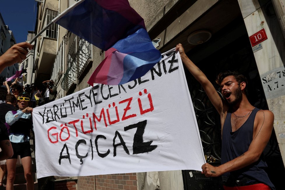 Zátah proti pochodu gay pride v Turecku (26.6.2022)