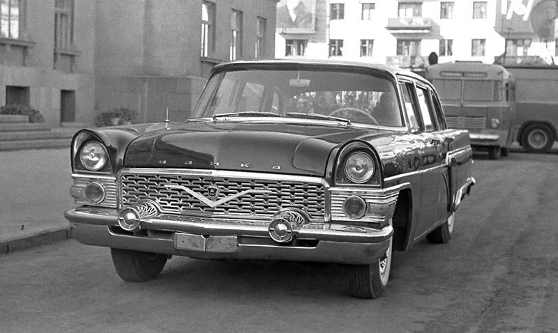 GAZ-13 (Čajka) (1959)