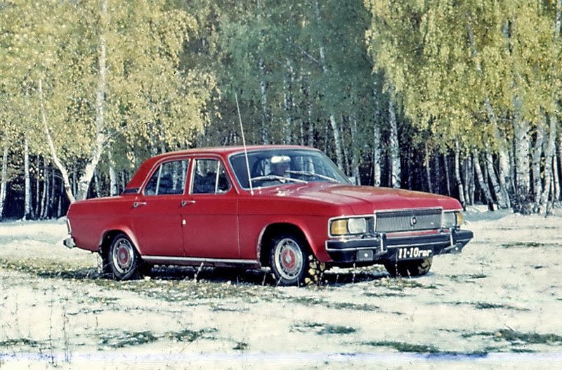 GAZ-3102 Volha (1976)
