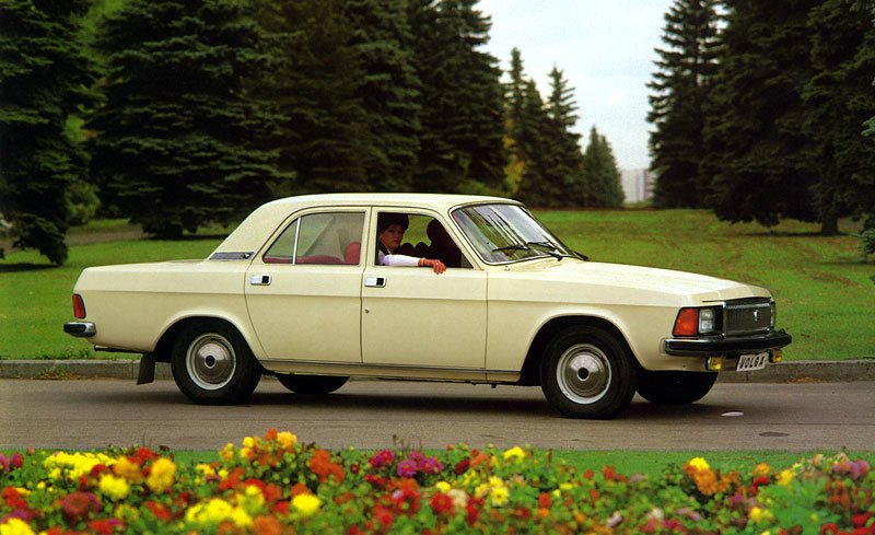 GAZ-3102 Volha (1981)