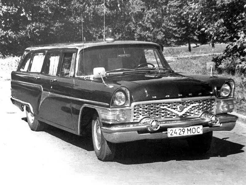 GAZ 13 C Čajka