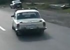 Volha GAZ-24 jede i s prázdnými koly (video)