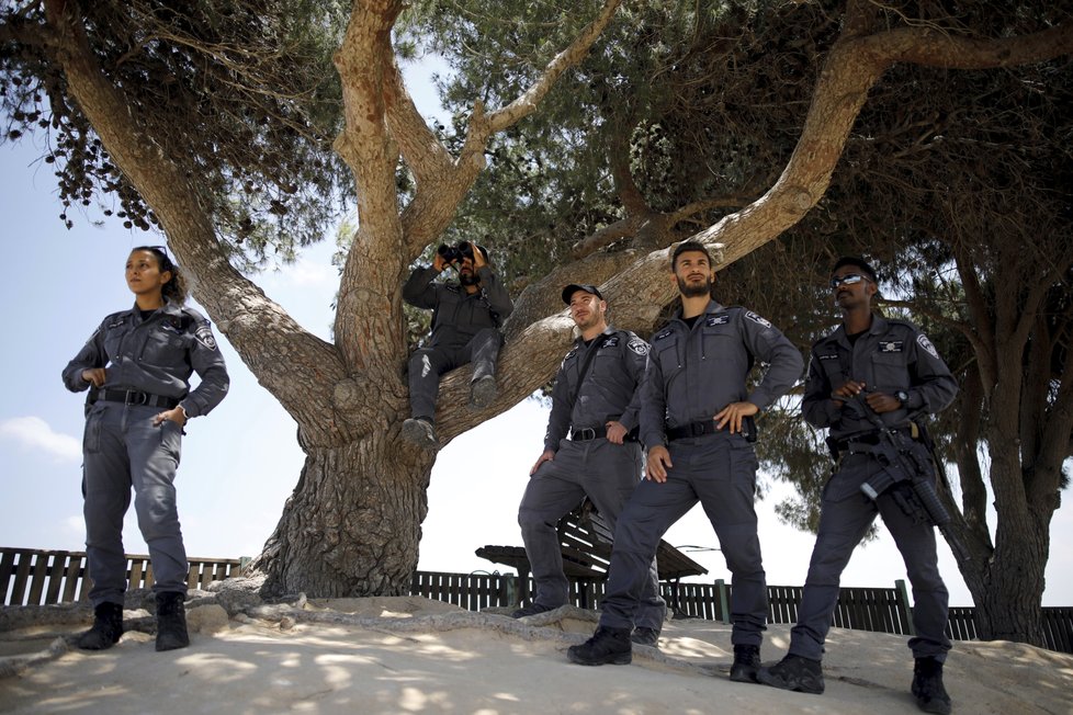 Izraelští vojáci během protestů v Gaze zastřelili nejméně 10 Palestinců.