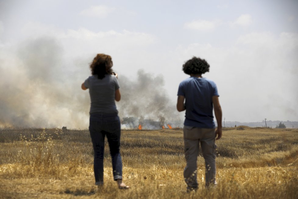 Izraelští vojáci během protestů v Gaze zastřelili nejméně 10 Palestinců.