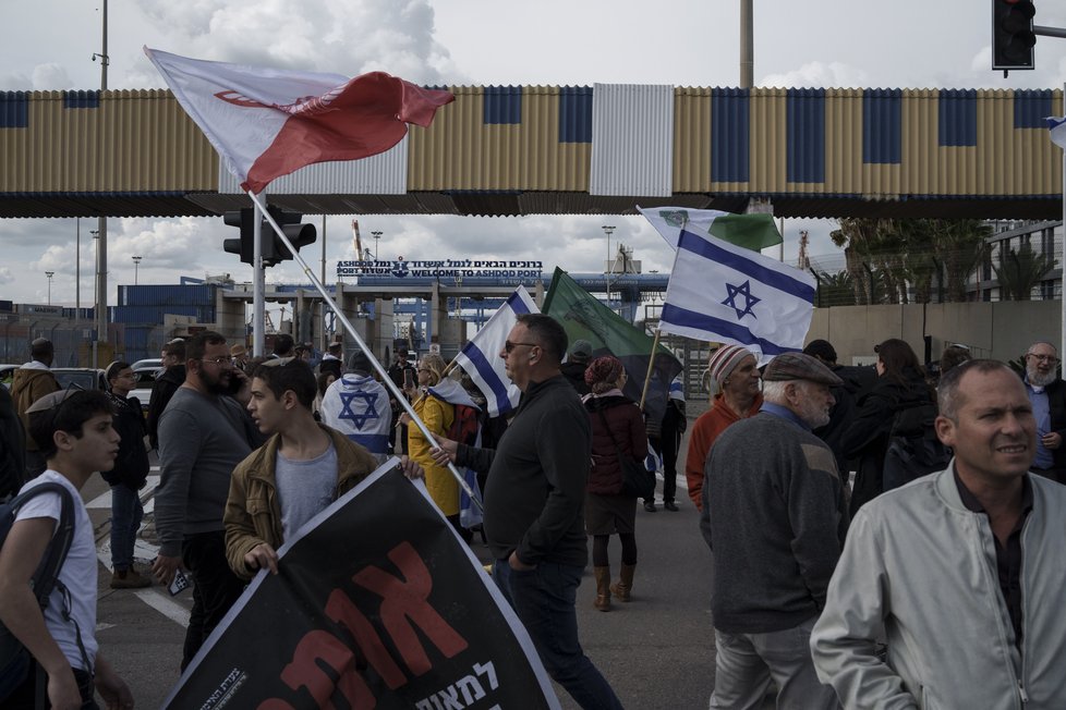 Izraelští aktivisté se snaží zablokovat přísun humanitární pomoci do Gazy (1.2.2024).