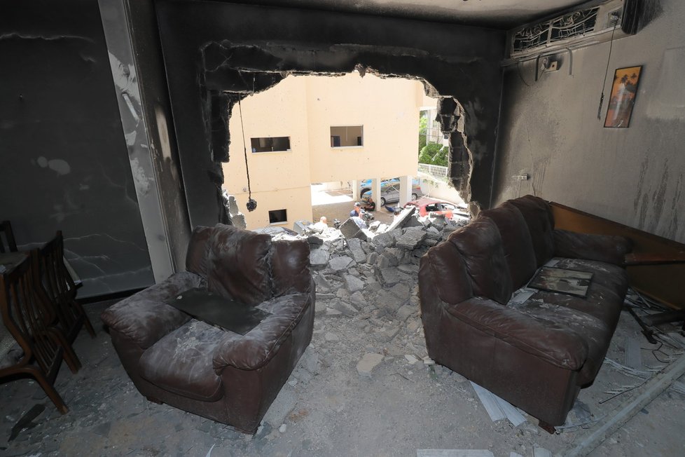 Byt v izraelském městě Petah Tikva zdemolovaný raketou z Gazy