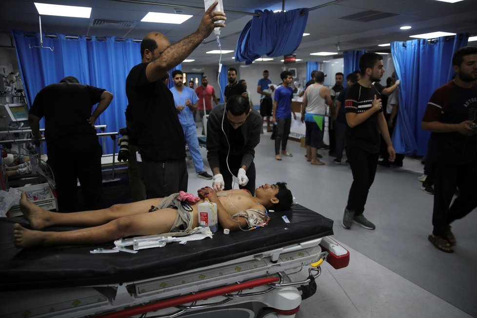 Přeplněná nemocnice Aš-Šifá&#39; ve městě Gaza (13. 10. 2023).