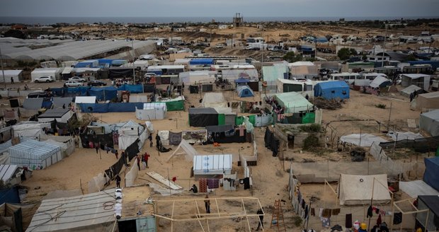Humanitární bezpečná zóna v Gaze: Víc než milionu lidí má stačit rozloha menší než letiště Ruzyně? 
