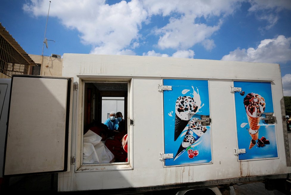 Márnice nestíhají, mrtví Palestinci se uchovávají ve zmrzlinářském autě (15. 10. 2023).