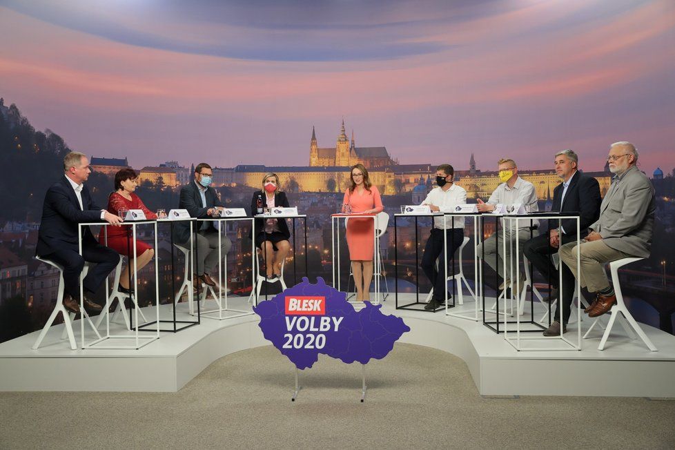 Debata Blesku o školství: Zleva Petr Gazdík (STAN), Alena Nohavová (KSČM), Jiří Nantl (ODS), Jana Mračková Vildumetzová (ANO), moderátorka Sabina Dračková, Jiří Snížek (Piráti), Pavel Bělobrádek (KDU-ČSL), Pavel Klíma (TOP 09) a Josef Jadrný (ČSSD) (17. 9. 2020)