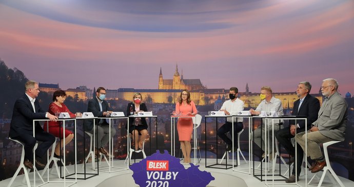 Debata Blesku o školství: Zleva Petr Gazdík (STAN), Alena Nohavová (KSČM), Jiří Nantl (ODS), Jana Mračková Vildumetzová (ANO), moderátorka Sabina Dračková, Jiří Snížek (Piráti), Pavel Bělobrádek (KDU-ČSL), Pavel Klíma (TOP 09) a Josef Jadrný (ČSSD) (17. 9. 2020)