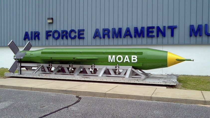 GBU-43/B aneb Matka všech bomb