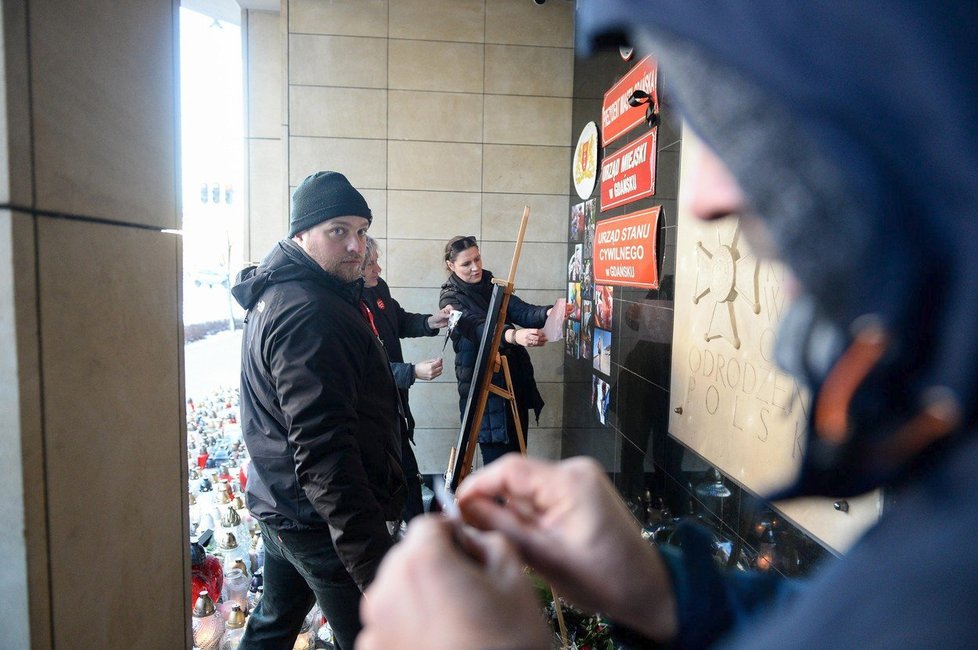 Polsko si připomíná zavražděného primátora.