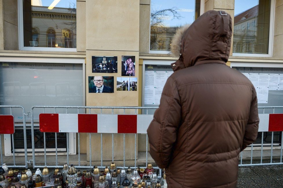 Polsko si připomíná zavražděného primátora