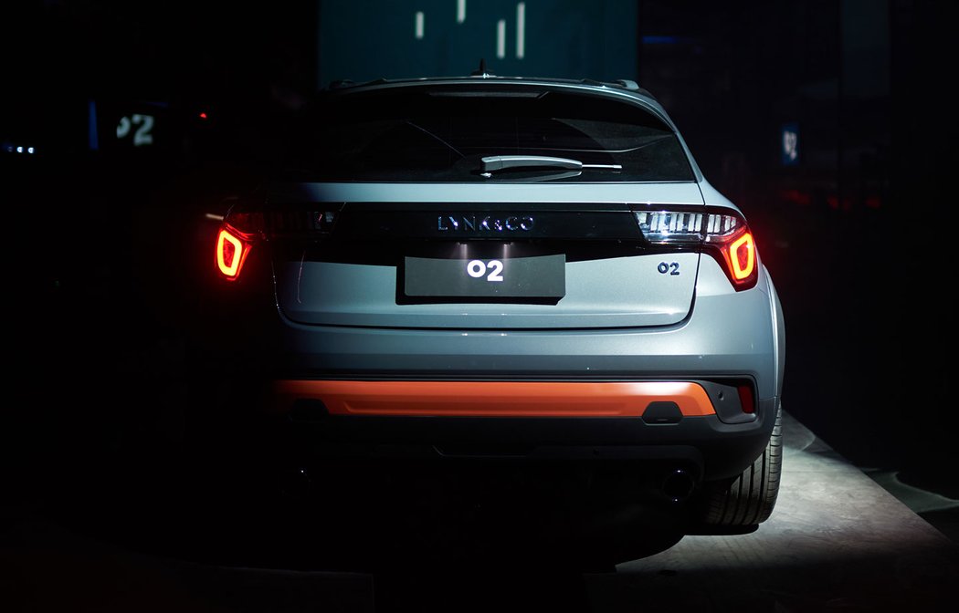 Lynk & Co Crossover 02