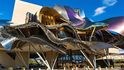 4. Extravagantní hotel Marqués De Riscal se nachází v malém španělském městečku Elciego.