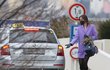 Druhý den ráno každý odjel svojí cestou a jiným taxi. Druhý den ráno každý odjel svojí cestou a jiným taxi.