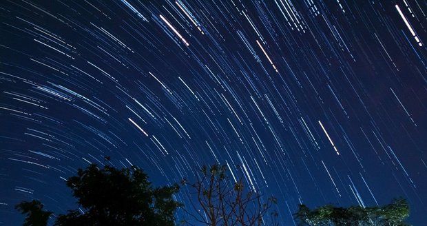 V noci vyvrcholí roj Geminidy. Na obloze zazáří až 1000 meteorů