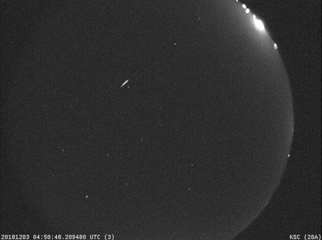 Meteorický roj Geminid, který je aktuálně pozorovatelný na obloze.