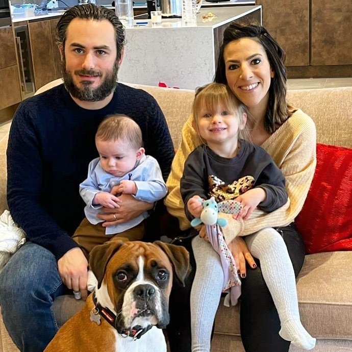 Gemma Isaacsová s manželem a dětmi.
