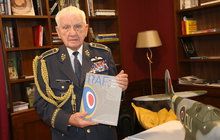 Poslední žijící český pilot RAF Emil Boček (96): Obdrží druhý Řád Bílého lva!