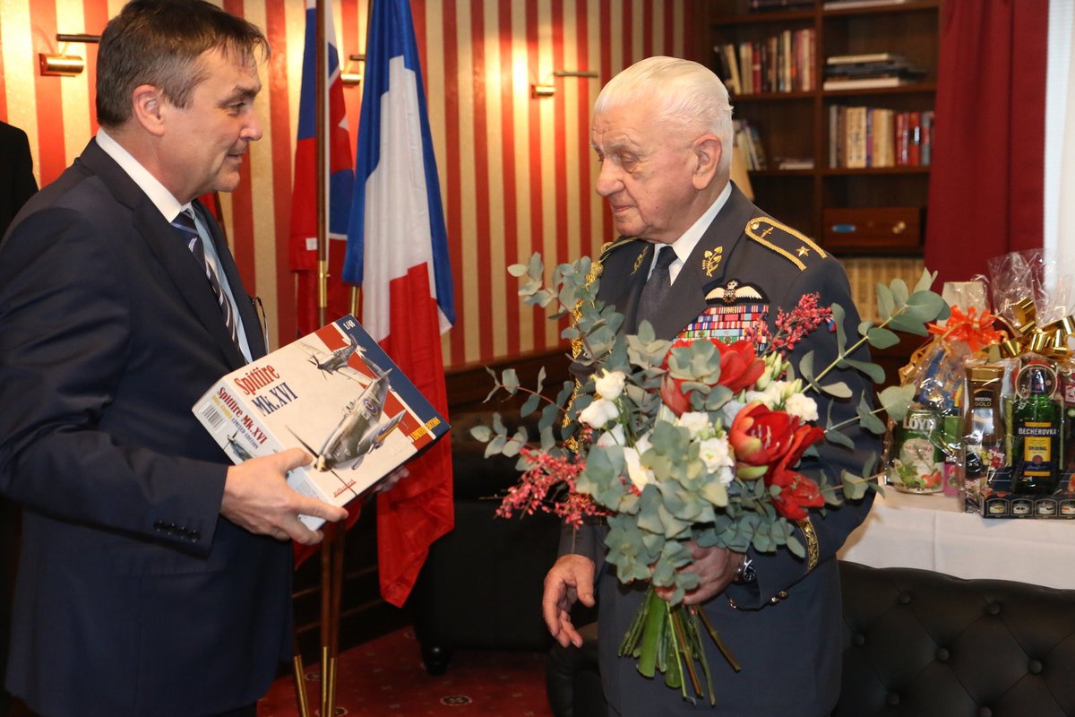 Mezi gratulanty generálu Emilu Bočkovi k jeho 94. narozeninám nemohl scházet primátor města Brna Petr Vokřál.