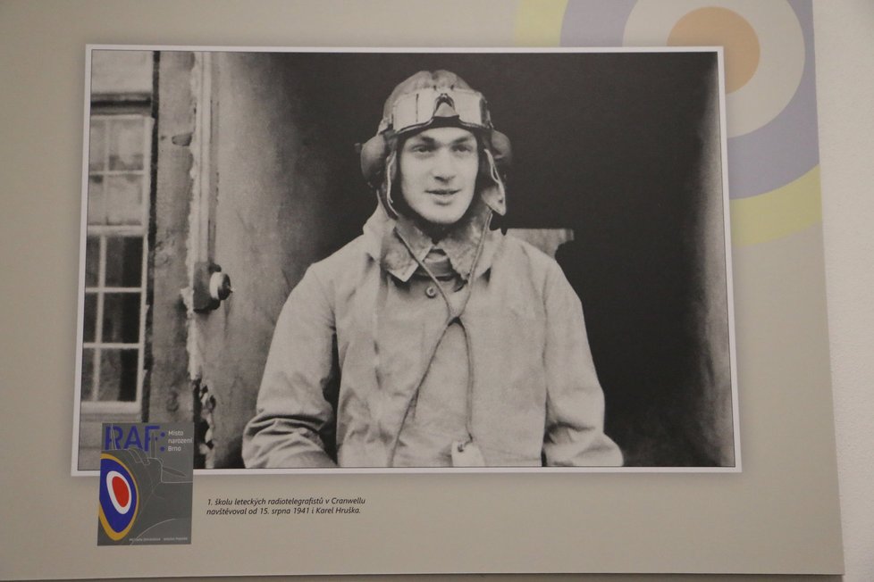 V komunitním centru válečných veteránů v Brně, které bylo otevřeno loni v listopadu, je výstava fotografií věnovaná brněnským pilotům a mechanikům RAF. Generál Boček tam oslavil své 94. narozeniny.
