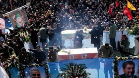 Pohřeb generála Solejmáního v íránském Kermanu (7.1.2020)