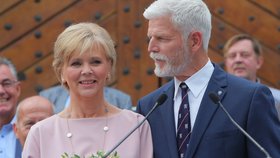 Generál Petr Pavel s manželkou Evou na zahájení prezidentské kampaně (6.9.2022)