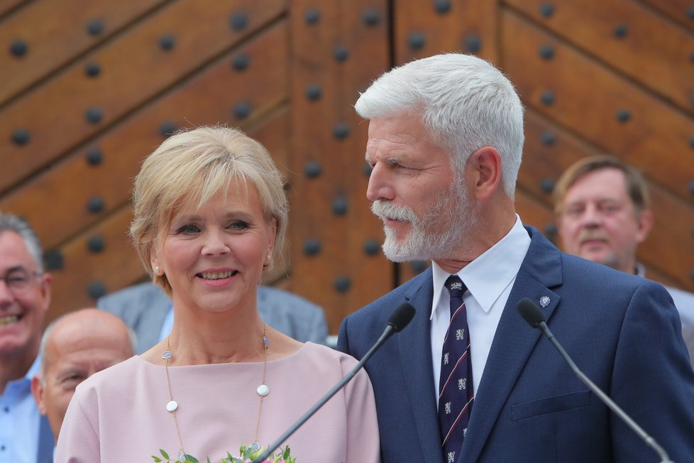 Generál Petr Pavel s manželkou Evou na zahájení prezidentské kampaně (6. 9. 2022)