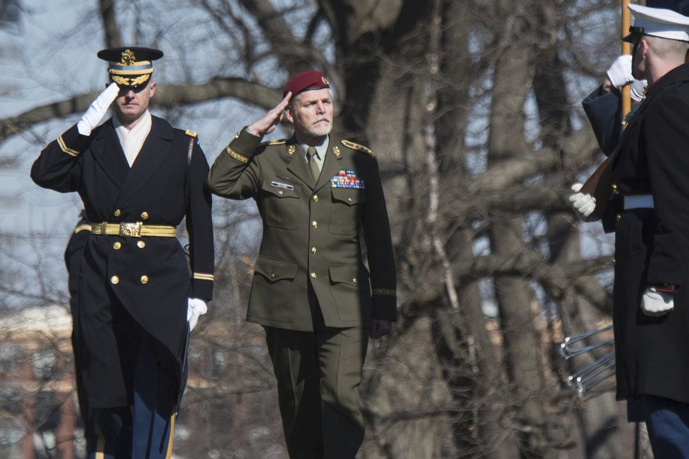 Generál Petr Pavel  při předávání vyznamenání Legion of Merit ve Washingtonu