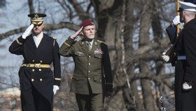 Generál Petr Pavel  při předávání vyznamenání Legion of Merit ve Washingtonu