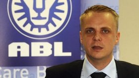 Generální ředitel společnosti ABL Matěj Bárta vystoupil 7. července v Praze na tiskové konferenci k prodeji podílu jeho bratra Víta Bárty a představě o nové majetkové a organizační struktuře holdingu.