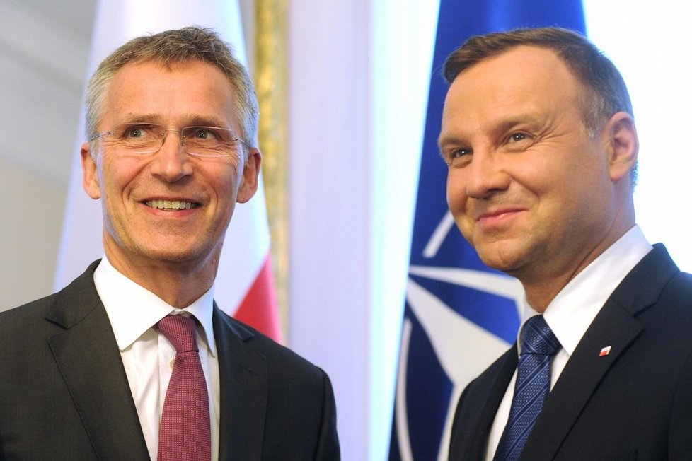 Generální tajemník NATO Jens Stoltenberg a polský prezident Andrzej Duda