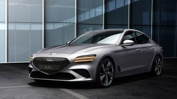 Genesis G70 má za sebou facelift. Také korejský konkurent BMW 3 má rozdělená světla