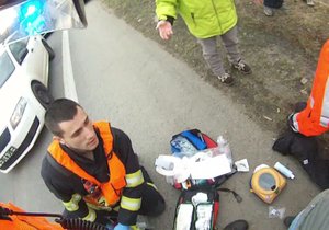 Bývalý policista s manželkou zachránili život zkolabované cyklistce u Chropyně  (ilustrační foto).