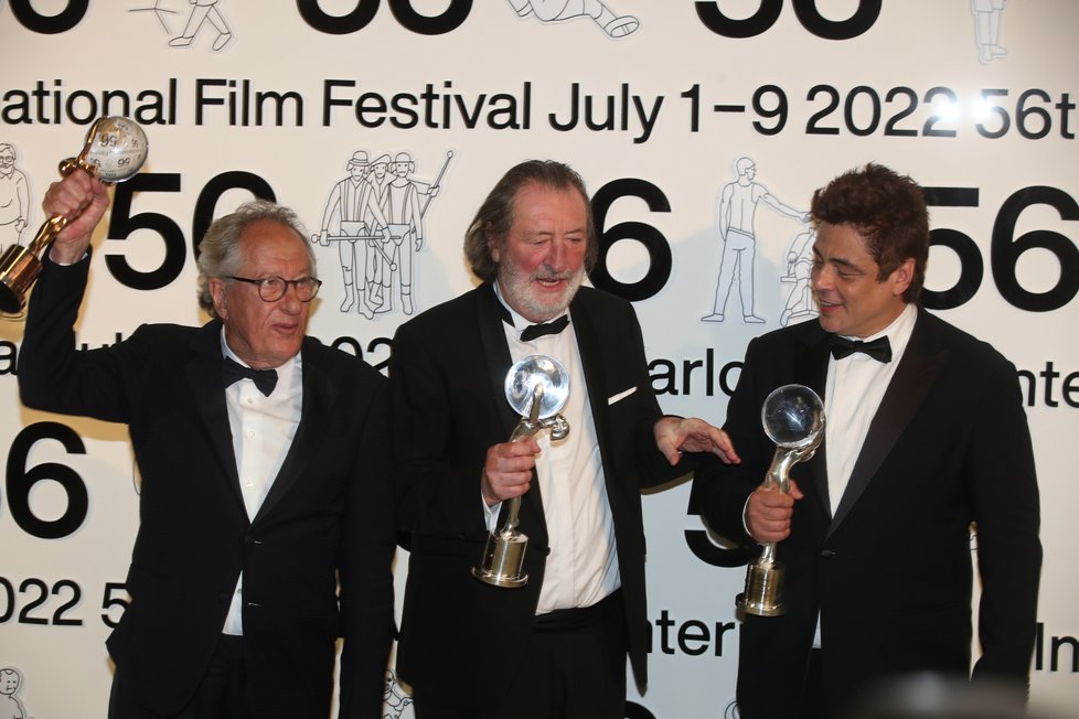 Slavnostní zakončení KVIFF 2022 - Bolek Polívka, Geoffrey Rush a Benicio del Toro